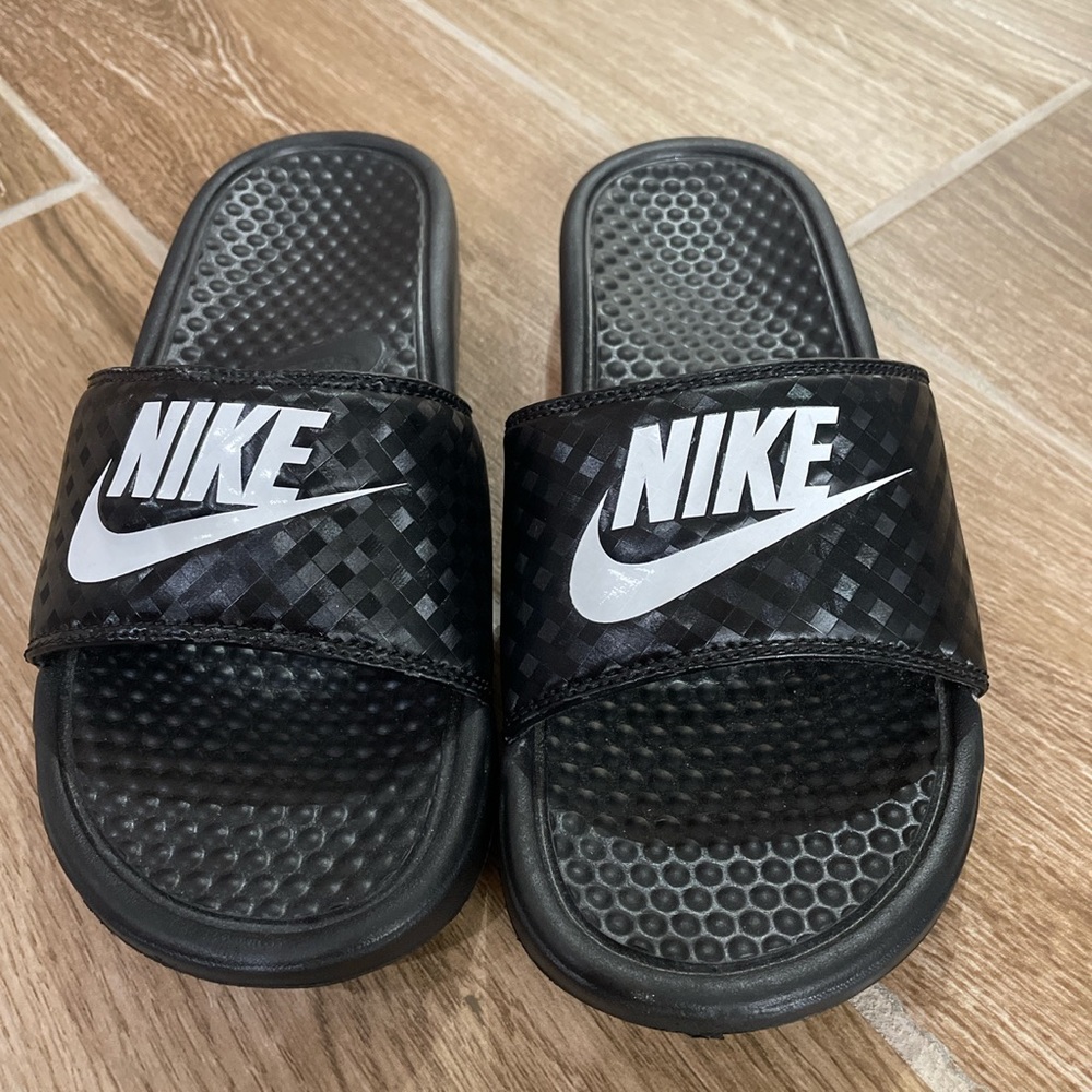 Women’s Nike Slides NEVER WORN size 7